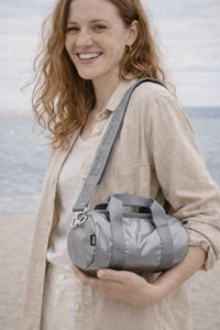 Hovedbilde Metallisk S&oslash;lvfarget mini weekender